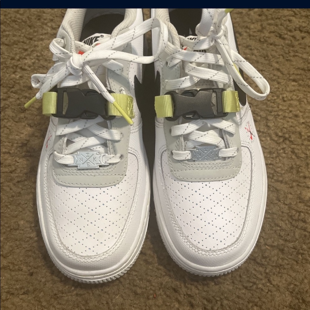 White - Picture 3 of 3